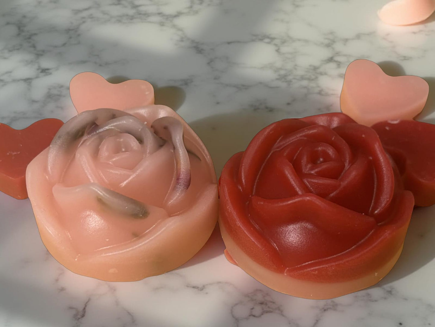 Rose-Shaped Candle with Calm & Relax Tea Flakes